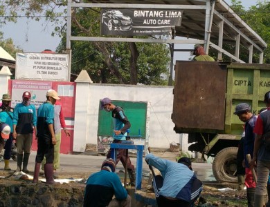 kerja bakti pengambilan sampah