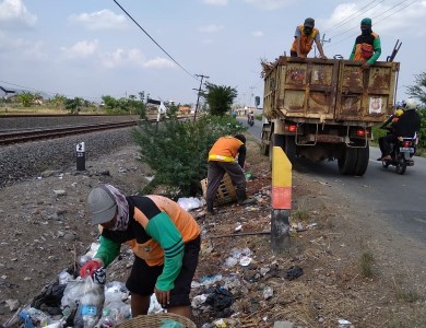 penyisiran sampah tutuhan
